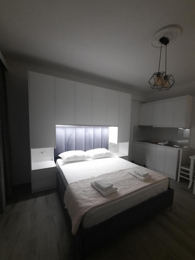 Nora'S Guesthouse Sarandë Buitenkant foto