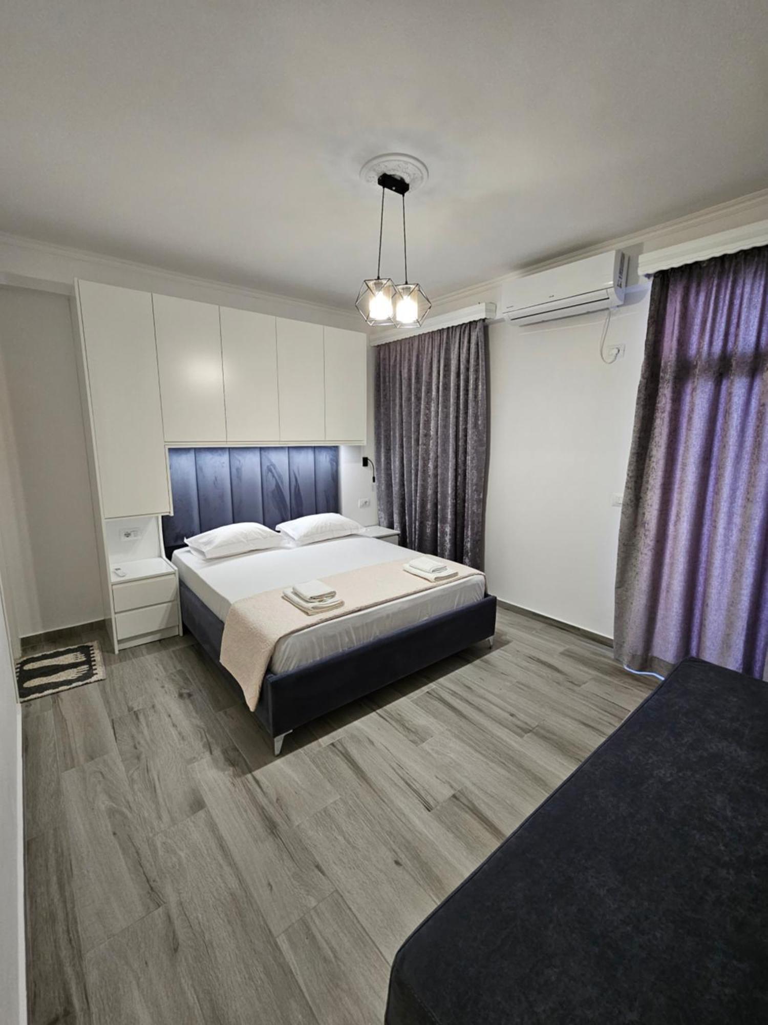 Nora'S Guesthouse Sarandë Buitenkant foto
