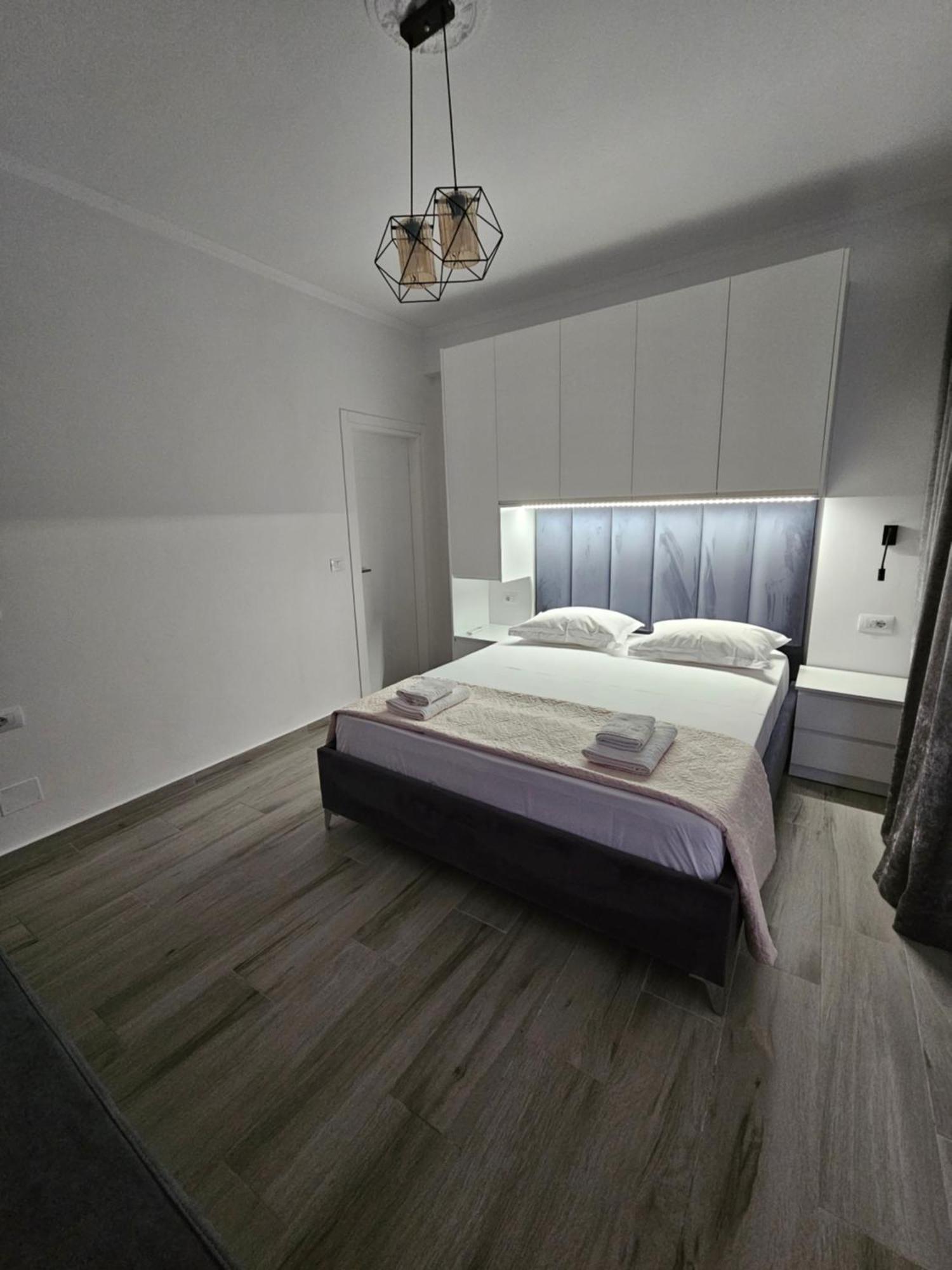 Nora'S Guesthouse Sarandë Buitenkant foto