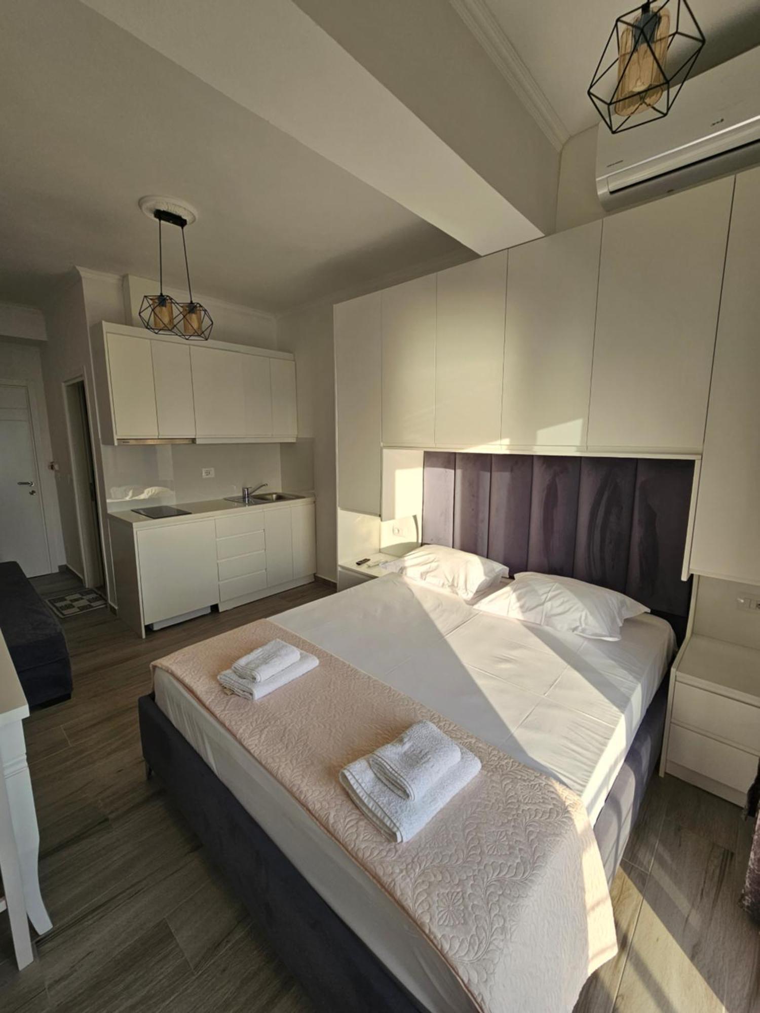 Nora'S Guesthouse Sarandë Buitenkant foto