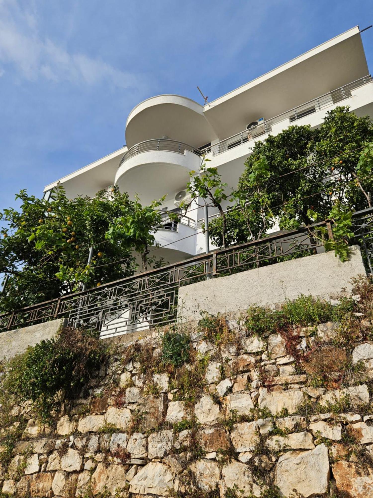 Nora'S Guesthouse Sarandë Buitenkant foto
