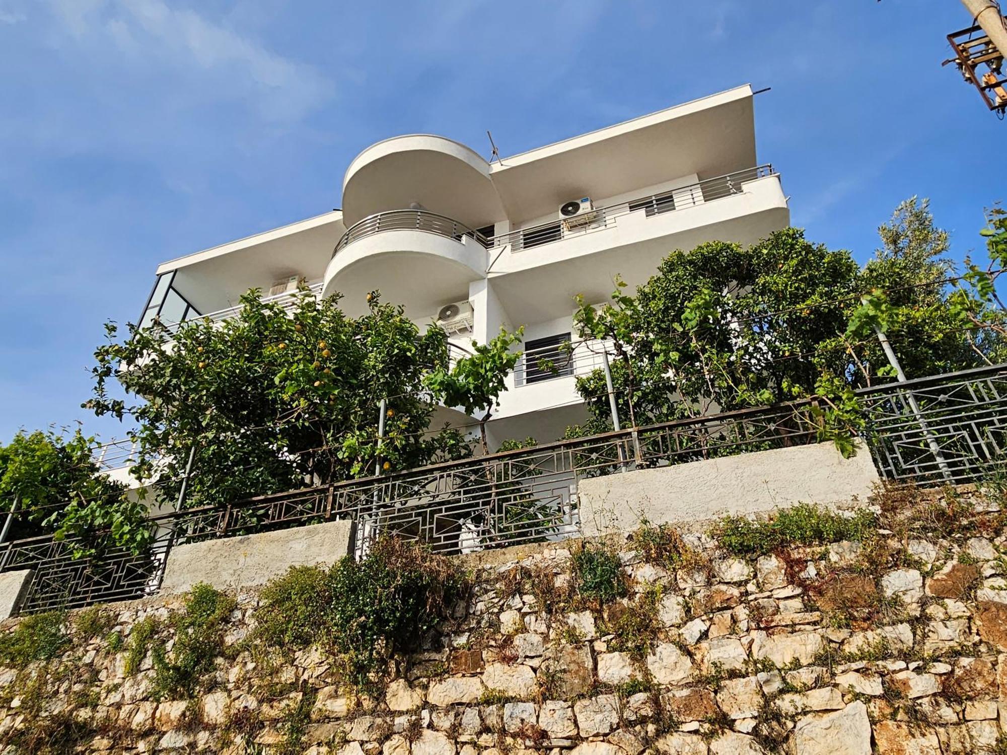 Nora'S Guesthouse Sarandë Buitenkant foto