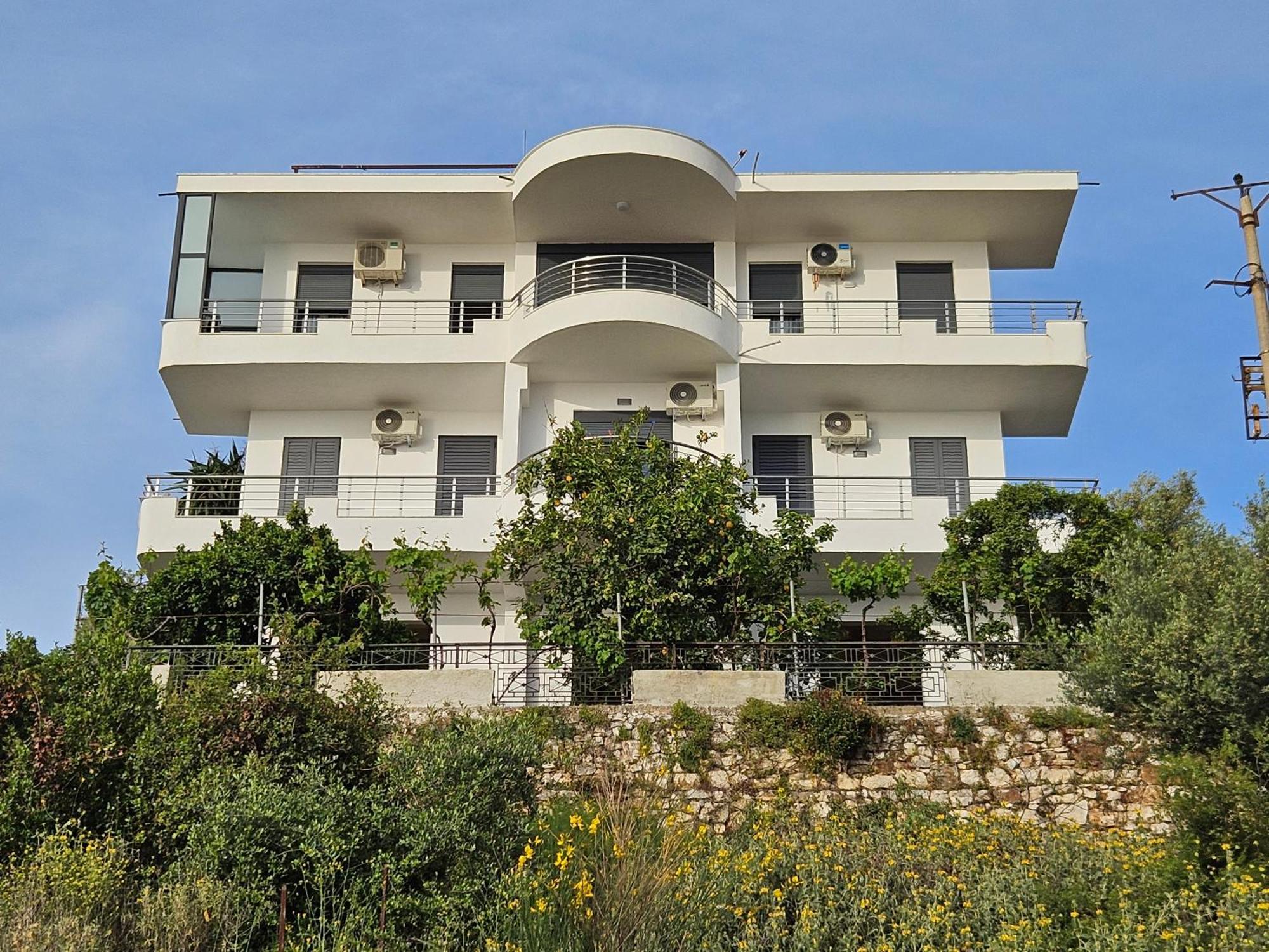 Nora'S Guesthouse Sarandë Buitenkant foto