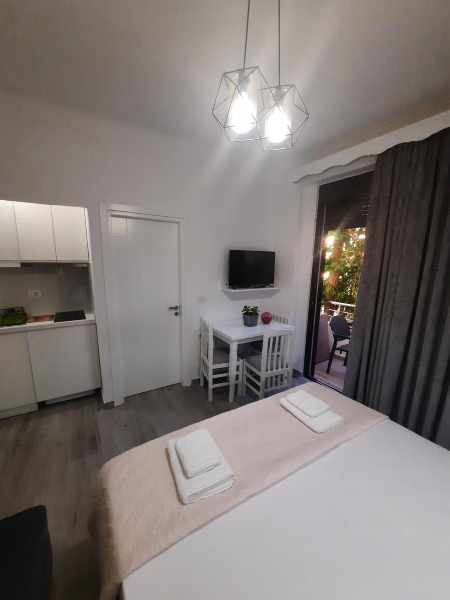 Nora'S Guesthouse Sarandë Buitenkant foto